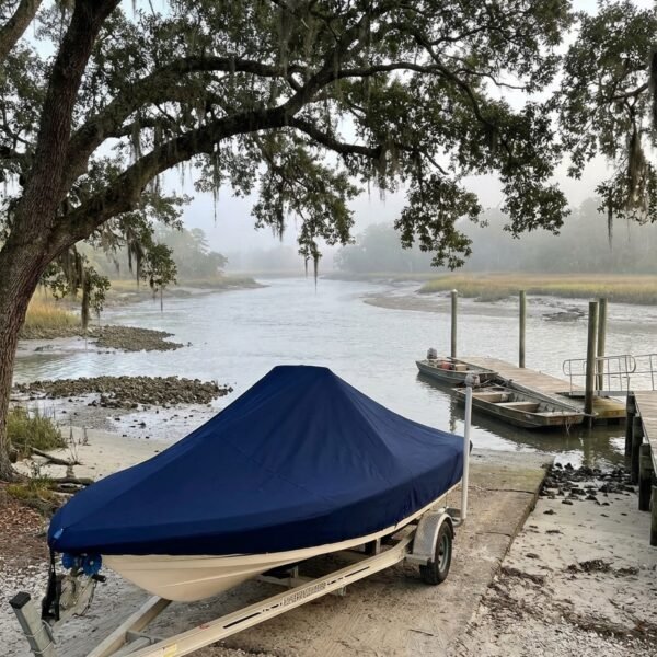 Tidewater 1900 Bay center console boat cover in navy